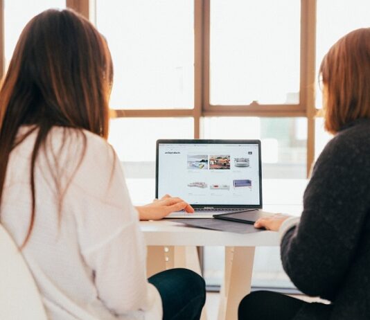 Headless CMS: What Is It And What Are Its Advantages? Headless CMS