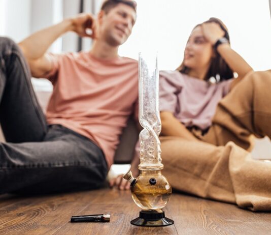 5 Benefits of Using Small Bongs for Smoking Small Bongs